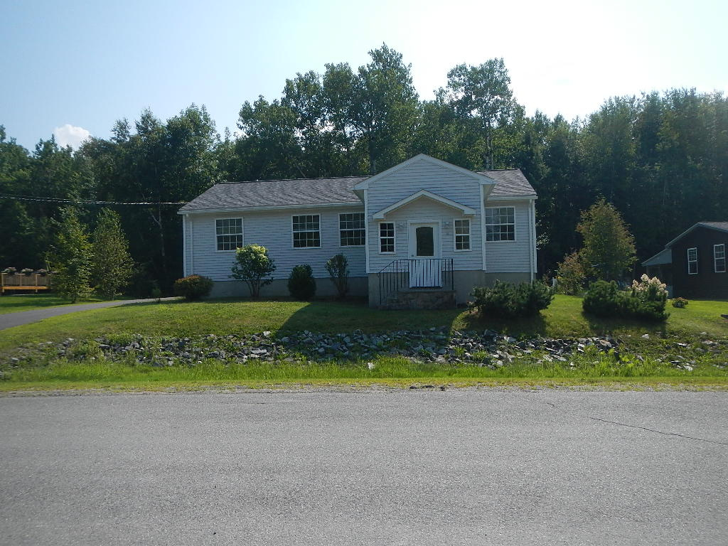 14 Mountainveiw Drive, Lincoln, Maine 04457, 3 Bedrooms Bedrooms, 7 Rooms Rooms,2 BathroomsBathrooms,House,Active,14 Mountainveiw Drive,1025