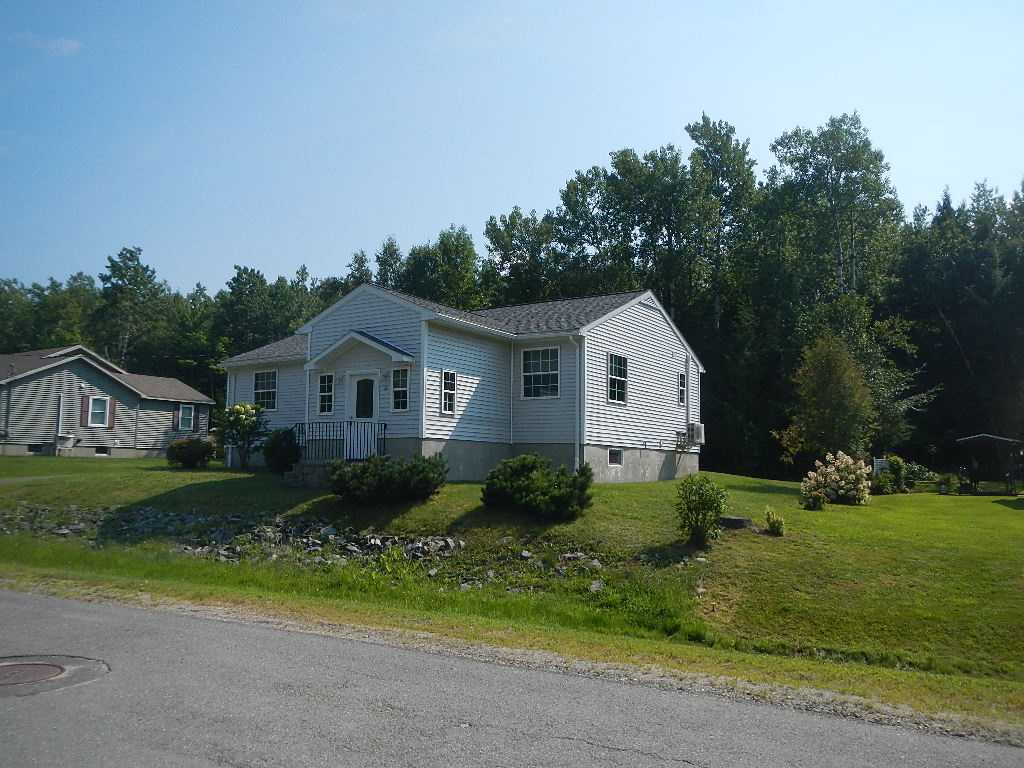 14 Mountainveiw Drive, Lincoln, Maine 04457, 3 Bedrooms Bedrooms, 7 Rooms Rooms,2 BathroomsBathrooms,House,Active,14 Mountainveiw Drive,1025