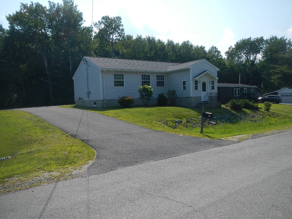 14 Mountainveiw Drive, Lincoln, Maine 04457, 3 Bedrooms Bedrooms, 7 Rooms Rooms,2 BathroomsBathrooms,House,Active,14 Mountainveiw Drive,1025