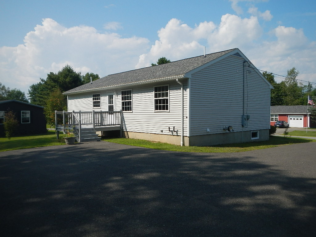 14 Mountainveiw Drive, Lincoln, Maine 04457, 3 Bedrooms Bedrooms, 7 Rooms Rooms,2 BathroomsBathrooms,House,Active,14 Mountainveiw Drive,1025