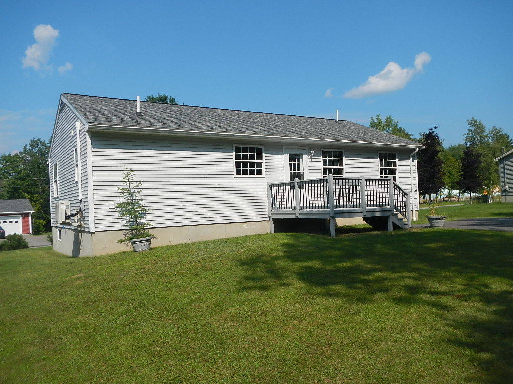 14 Mountainveiw Drive, Lincoln, Maine 04457, 3 Bedrooms Bedrooms, 7 Rooms Rooms,2 BathroomsBathrooms,House,Active,14 Mountainveiw Drive,1025