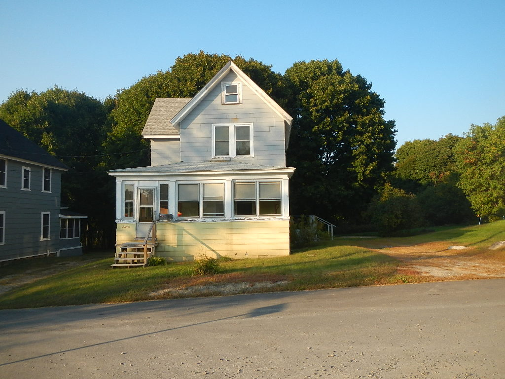 13 Grindle Street, Lincoln, Maine 04457, 3 Bedrooms Bedrooms, 8 Rooms Rooms,1 BathroomBathrooms,House,Active,13 Grindle Street,1032