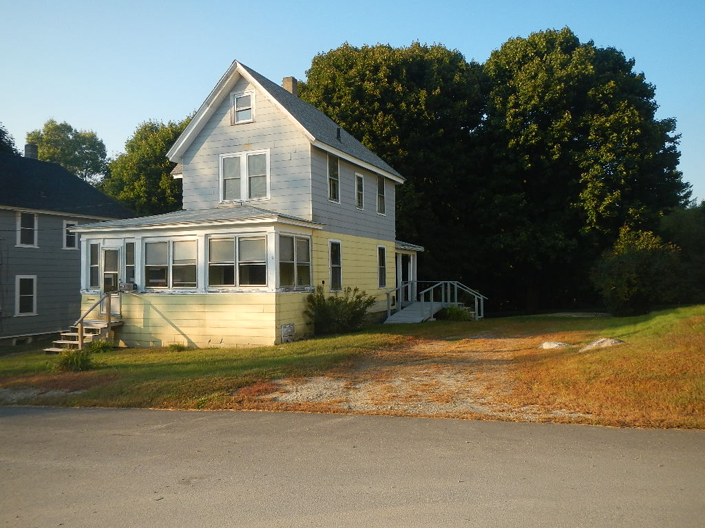 13 Grindle Street, Lincoln, Maine 04457, 3 Bedrooms Bedrooms, 8 Rooms Rooms,1 BathroomBathrooms,House,Active,13 Grindle Street,1032